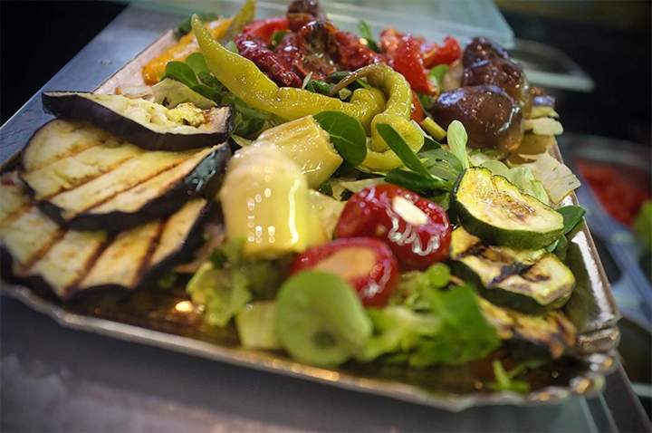 Service traiteur événement Montigny-le-Bretonneux